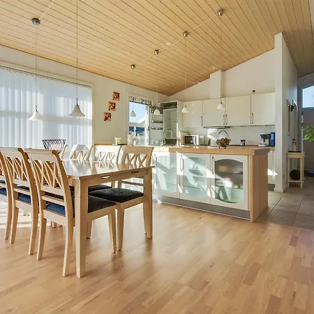 Feriehus Three-bedroom Holiday In *