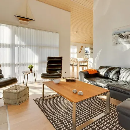 Feriehus Three-bedroom Holiday In *