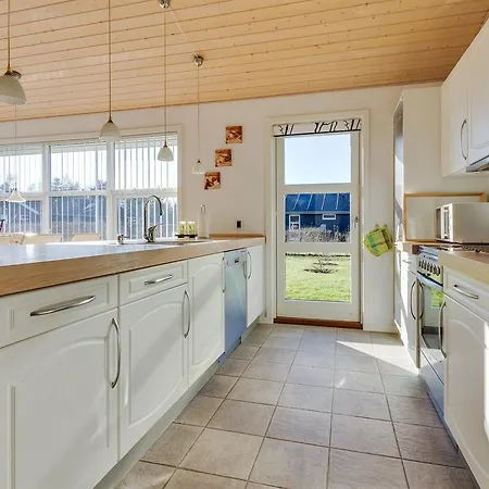 Three-bedroom Holiday In * Hals