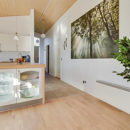 Three-bedroom Holiday In * Hals