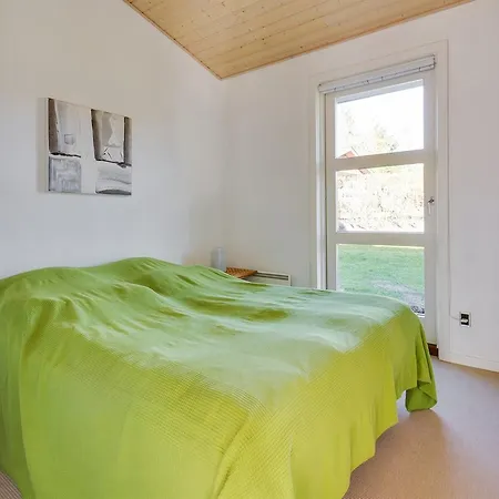 Three-bedroom Holiday In * Hals