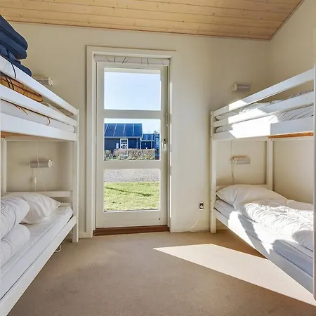 Three-bedroom Holiday In * Hals