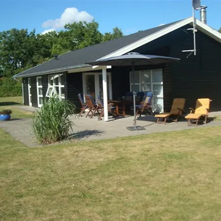 Feriehus Three-bedroom Holiday In *